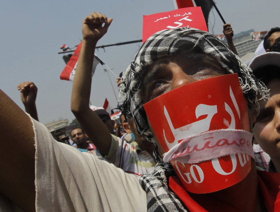 V egyptských ulicích opět dochází k násilnostem