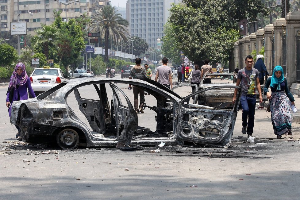 V egyptských ulicích opět dochází k násilnostem