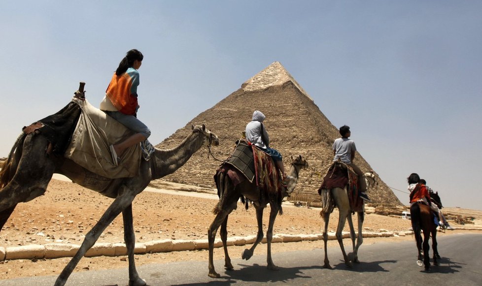 Nepokoje v Egyptě: Na pyramidy musí řada turistů zapomenout