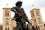 Egyptští policisté při pondělní razii u Káhiry zabili 12 islámských radikálů.