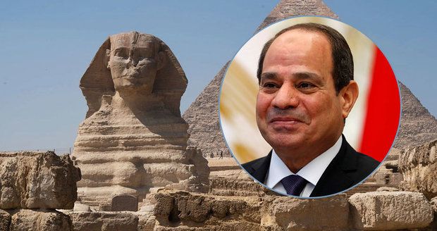 Egypt chce přesunout ikonické sfingy na prašný „kruháč“. Archeologové zuří