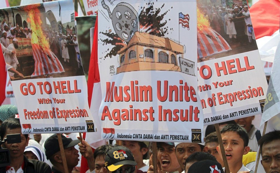 Zveřejnění filmu Nevinnost muslimů vyvolalo krvavé protesty v celém arabském světě.