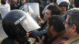 V Egyptě umírali na ulici lidé! Demonstranti i policista