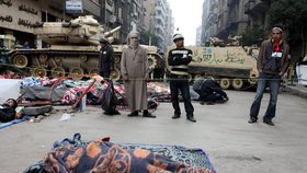 Protestující zůstali spát na náměstí Tahrír