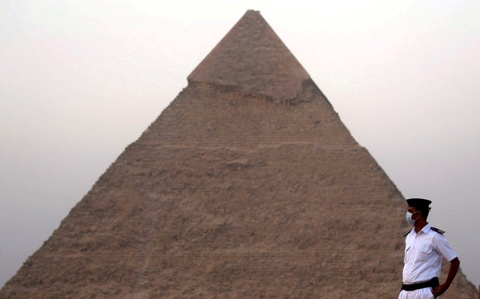 Egypt odhalil nové zařízení pro turisty na náhorní plošině u Káhiry, kde se nachází pyramidy v Gíze