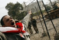 Armáda v Egyptě pomůže: Chce ale klid zbraní