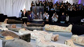 Egyptští archeologové představili nález stovky sarkofágů (14. 11. 2020)