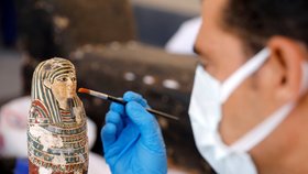 Egyptští archeologové představili nález stovky sarkofágů (14. 11. 2020)