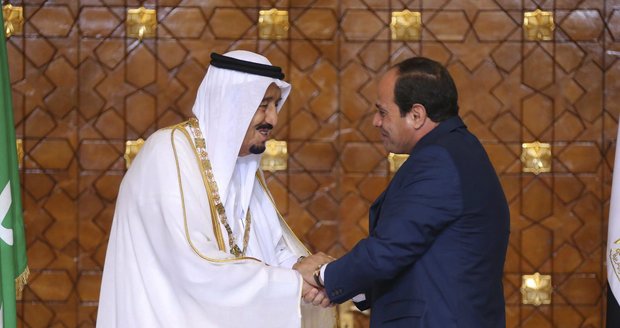 Egypt vrací Saúdům dva ostrovy v Rudém moři. Jsou strategické, ale pusté