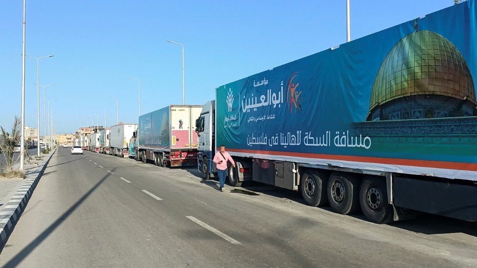Egyptské neziskovky vezou pomoc Gaze - čekají však na otevření přechodu Rafah (15. 10. 2023).