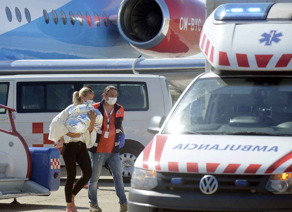 Kvůli zhoršujícímu se stavu 13měsíční holčičky přepravil slovenskou rodinu z Egypta zpět do vlasti vládní speciál. Dítě onemocnělo zatím neznámou infekcí.