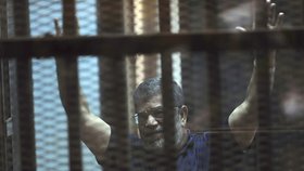 Egyptskému exprezidentovi Mursímu hrozil trest smrti.