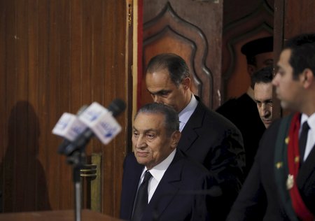 Devadesátiletý egyptský exprezident Mubarak svědčil u soudu proti svému nástupci, exprezidentovi Mursímu.