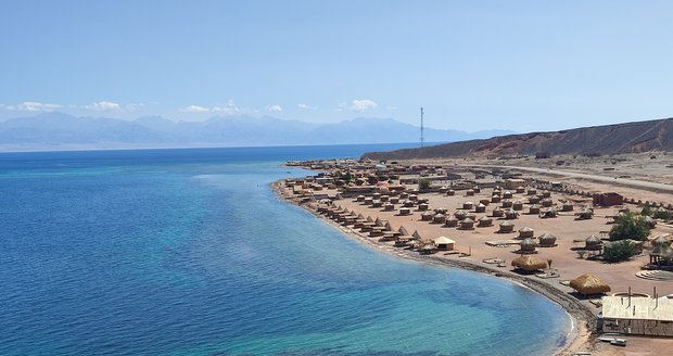 Díky pohoří ze všech stran a vodní ploše je každý úsvit a soumrak v Aqabském zálivu velké. divadlo