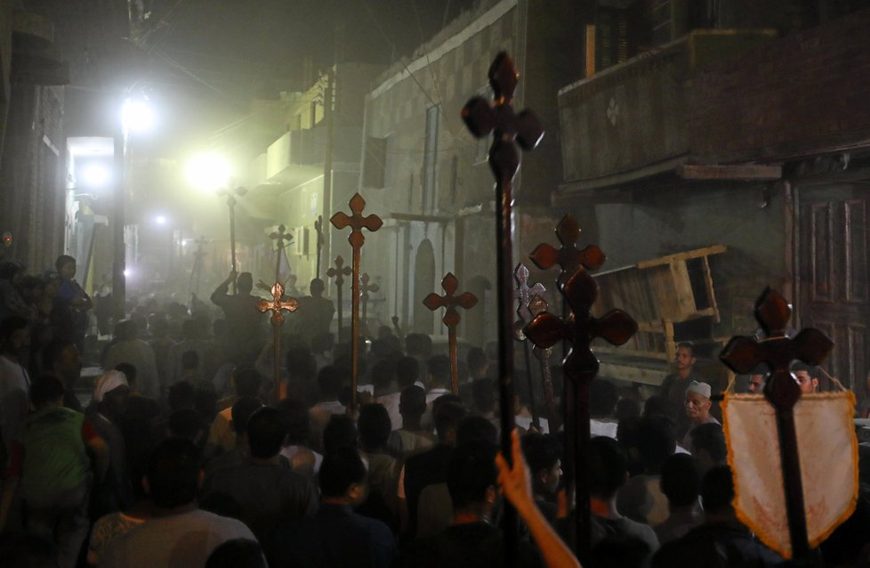 Pohřební průvod, pieta za koptské křesťany zabité při teroristickém útoku v Egyptě