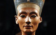 Hrobka Tutanchamona zřejmě skrývá tajnou komnatu. Je tady pochovaná královna Nefertiti?