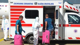 Teprve 13měsíční holčička ze Slovenska se nakazila v Egyptě neznámým virem. I s rodinou ji dopravil vládní speciál zpět domů. Všichni jsou teď v nemocnici.