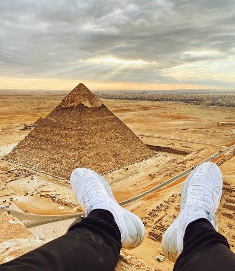 Youtuber (27) přes zákaz vylezl na pyramidu v Gíze, pět dní strávil v egyptském vězení