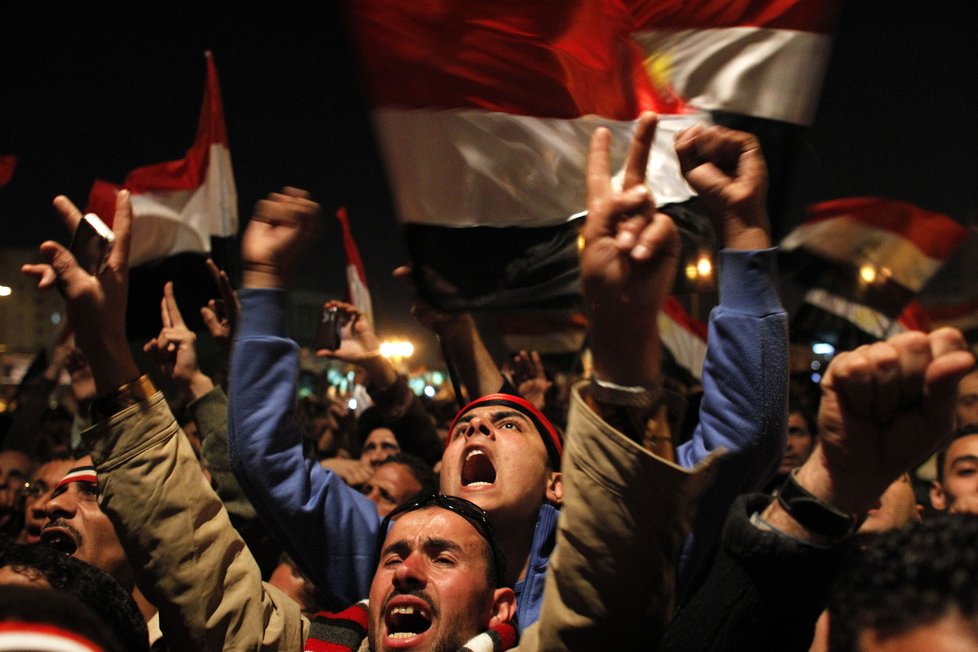 Egypťané oslavují. Prezident Mubarak v pátek 11. února rezignoval. I s rodinou odjel z Káhiry