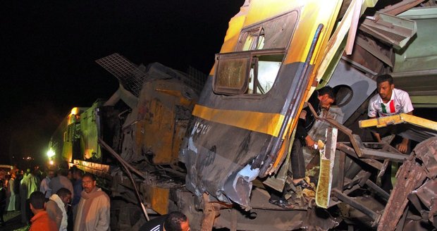 Nejméně 40 školáků zahynulo v Egyptě při sobotní srážce autobusu s vlakem. (Ilustrační foto)