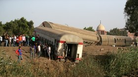 Vykolejení vlaku v Egyptě 18. dubna 2021.