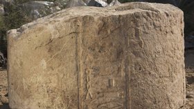 Archeologové objevili v Egyptě desky staré 4 tisíce let: Vláda doufá, že nálezy přilákají turisty
