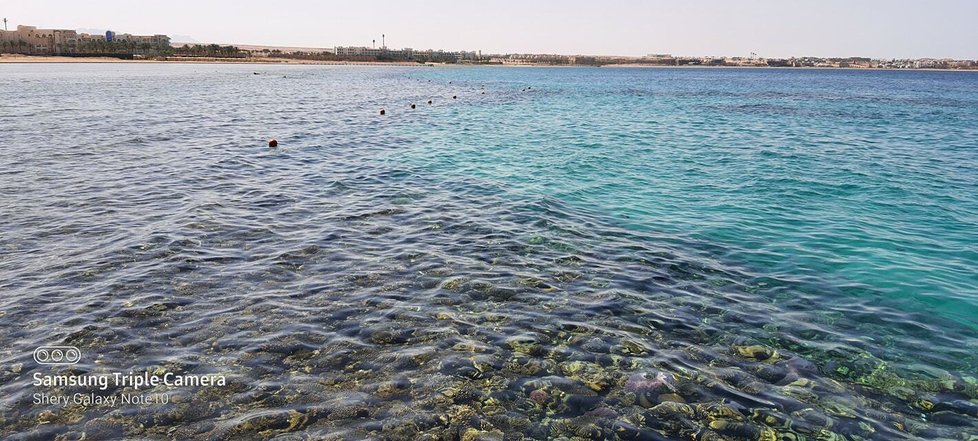 Moře u hotelu Tropitel Sahl Hasheesh