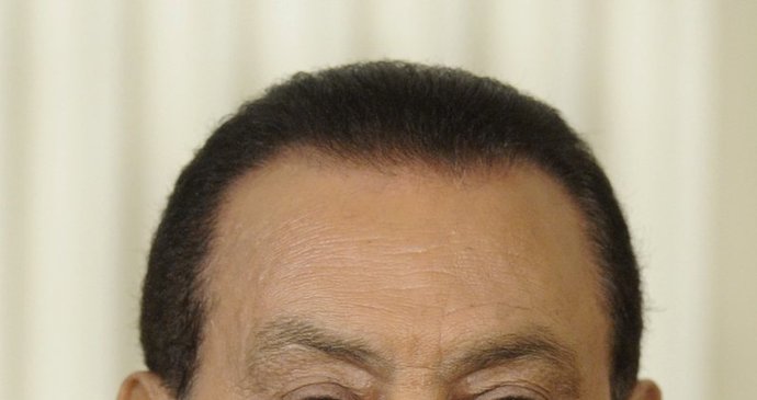 Mubarak drží kamennou tvář