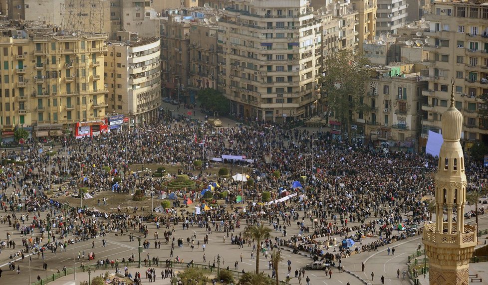 Na centrálním náměstí se shromáždily davy lidí