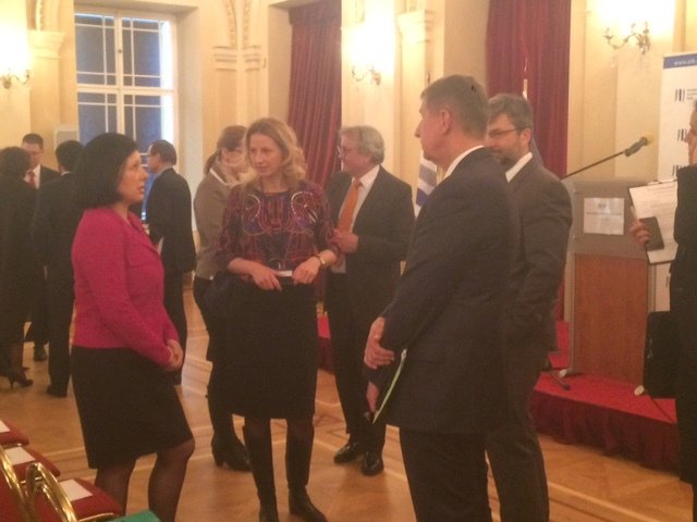 Otevření Evropské investiční banky v Praze se účastnil ministr Babiš nebo eurokomisařka Jourová.