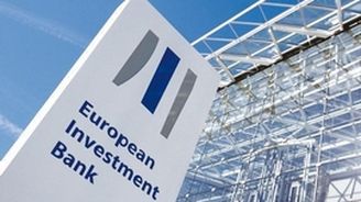 EIB vyplatí Británii po brexitu až v roce 2054, země má v bance přes 90 miliard