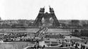 Stavba Eiffelovy věže v Paříži, 1880