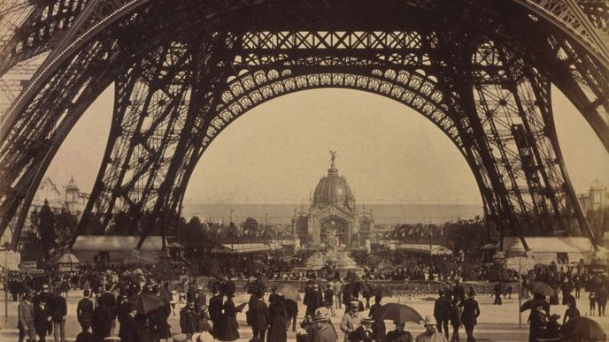 Slavná Eiffelova věž, která byla pro veřejnost otevřena 6. května 1889 to přitom na začátku neměla vůbec jednoduché.