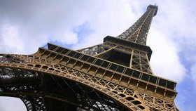 Eiffelovka byla vyklizena kvůli pumové hrozbě!