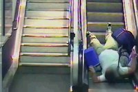Eskalátory v Praze se rozjely opačným směrem: Tři ženy spadly na 11metrovém schodišti