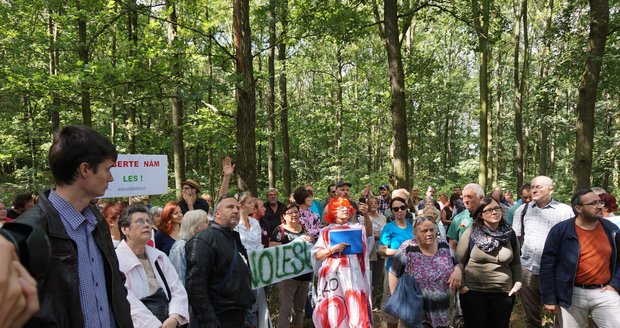 Proti výstavbě ekocentra v Troji lidé demonstrovali. Nakonec nevyroste.