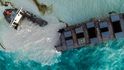 Těžařským gigantům je vyčítán podíl na znečišťování životního prostředí. Příkladem je nedávná ekologická katastrofa u ostrova Mauricius. Ztroskotaný tanker se rozlomil.