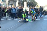Ekologičtí aktivisté demonstrovali v Praze. Na magistrále na chvíli zastavili auta.