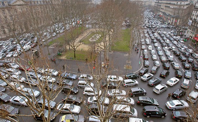 Taxikáři ve Francii stávkují na protest proti společnosti Uber