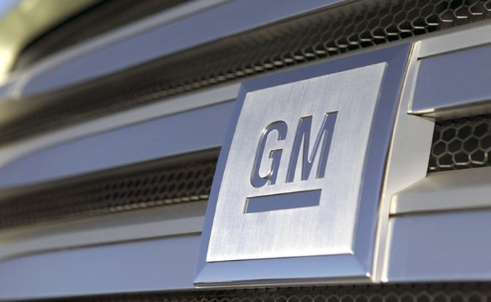 GM se kvůli prodeji Opelu propadla do ztráty, PSA se naopak daří