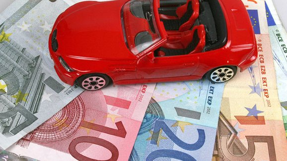 Porsche na autě vydělá skoro 17.000 Euro, Opel naopak prodělá přes 900 Euro