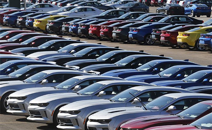 Deutsche Bank varuje před možným kolapsem prodejů aut v USA