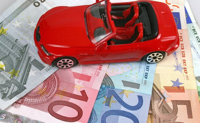 Porsche na autě vydělá skoro 17.000 Euro, Opel naopak prodělá přes 900 Euro