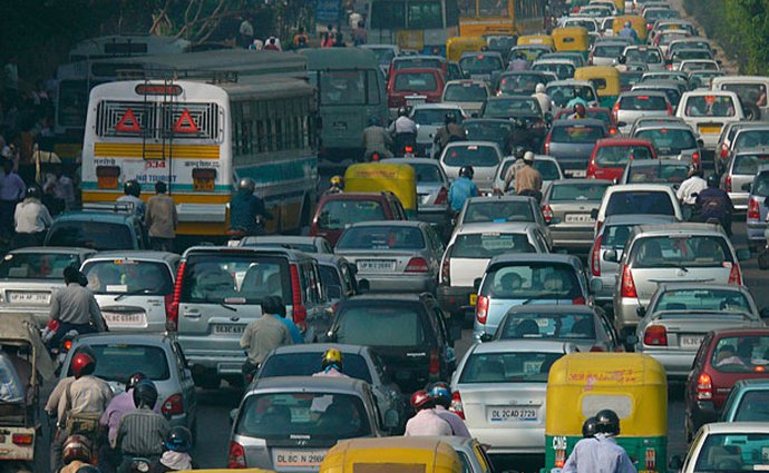 Indie sníží nepřímé daně na auta, před volbami chce podpořit růst
