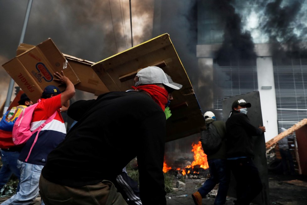 Ekvádorský prezident Moreno možná přehodnotí zrušení dotací na palivo po jedenácti dnech demonstrací.