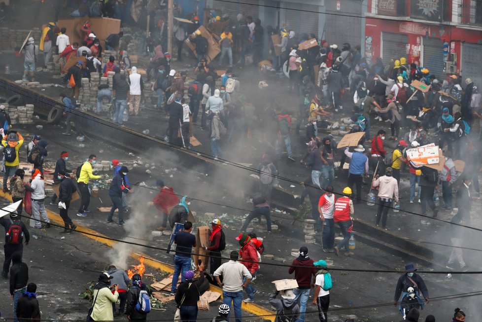 Ekvádorský prezident Moreno možná přehodnotí zrušení dotací na palivo po jedenácti dnech demonstrací.