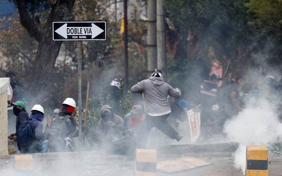 Ekvádorský prezident Moreno možná přehodnotí zrušení dotací na palivo po jedenácti dnech demonstrací.