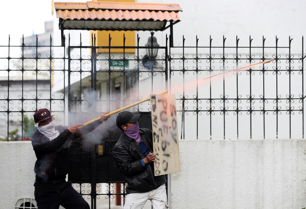 Ekvádorský prezident Moreno možná přehodnotí zrušení dotací na palivo po jedenácti dnech demonstrací.