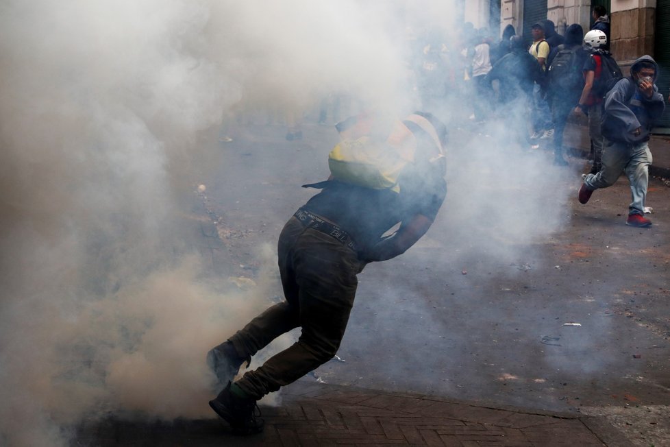 V Ekvádoru pokračují protesty, policie rozhání lidi slzným plynem (9. 10. 2019)