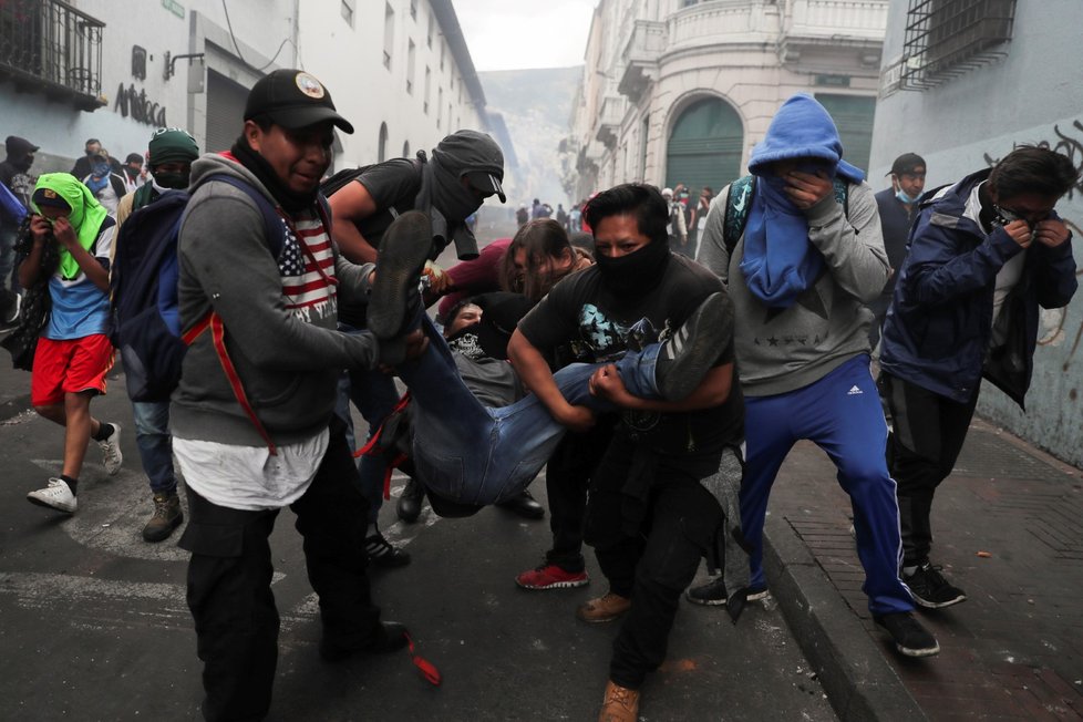 V Ekvádoru pokračují protesty, policie rozhání lidi slzným plynem (9. 10. 2019)